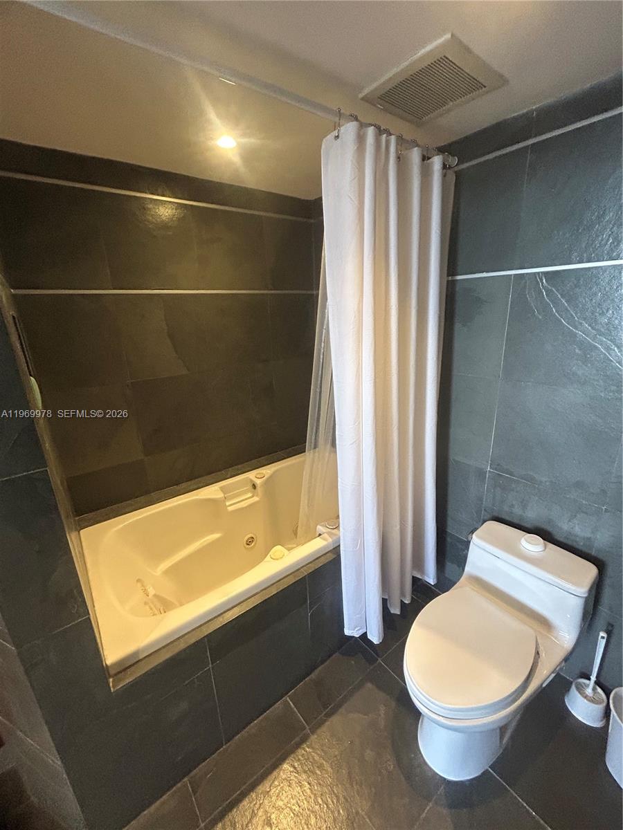 801 N Venetian Dr #802 Miami, FL 33139