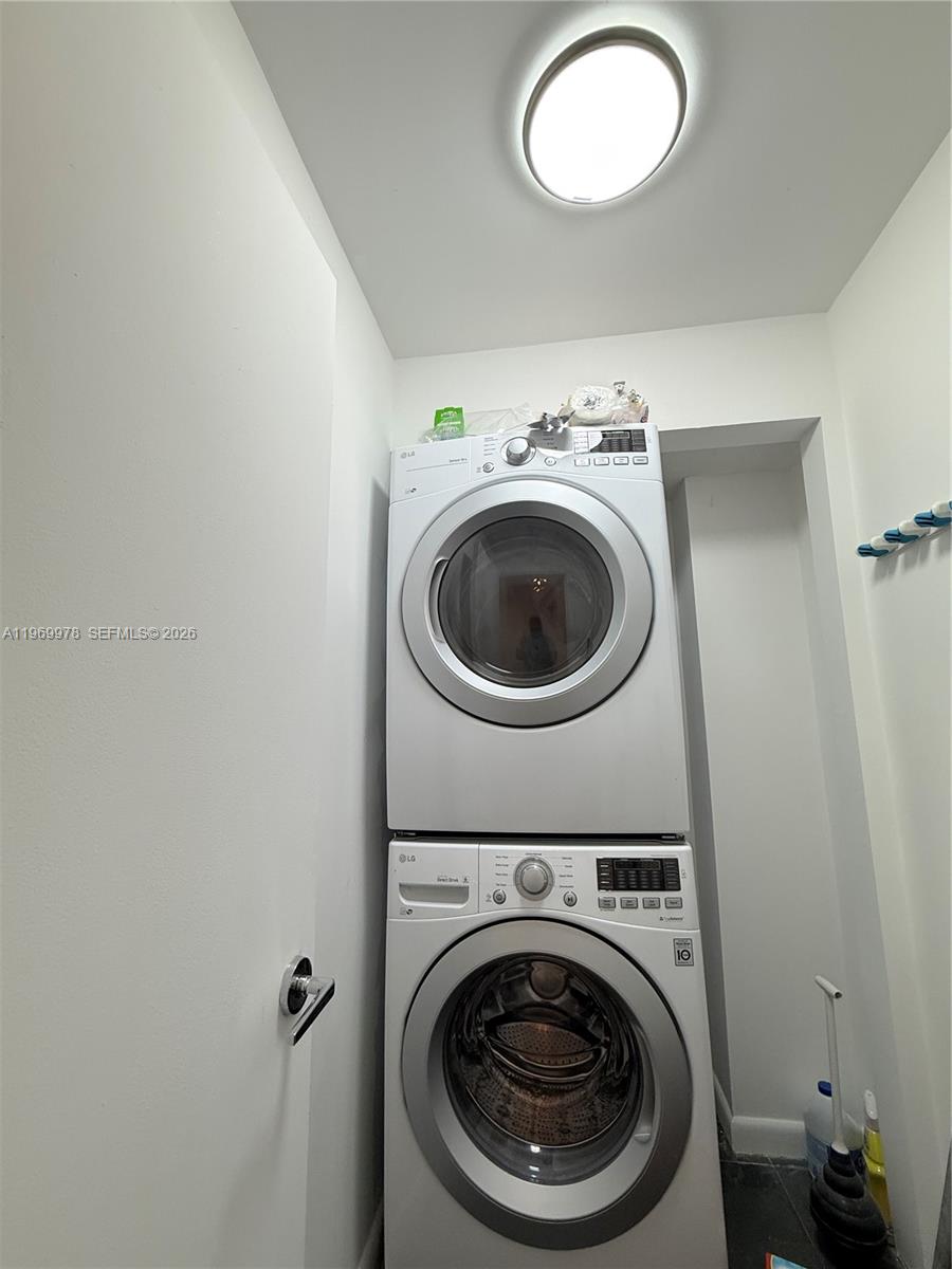 801 N Venetian Dr #802 Miami, FL 33139