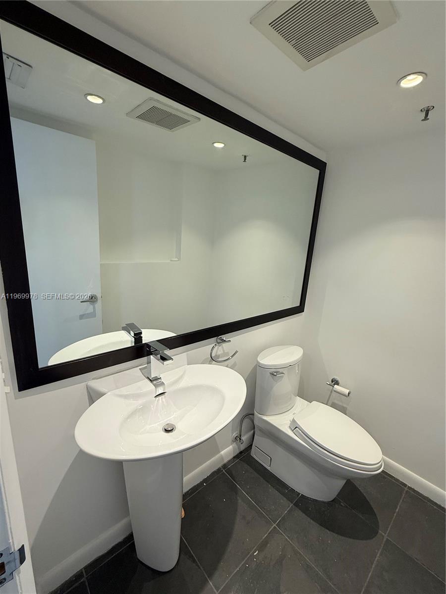 801 N Venetian Dr #802 Miami, FL 33139