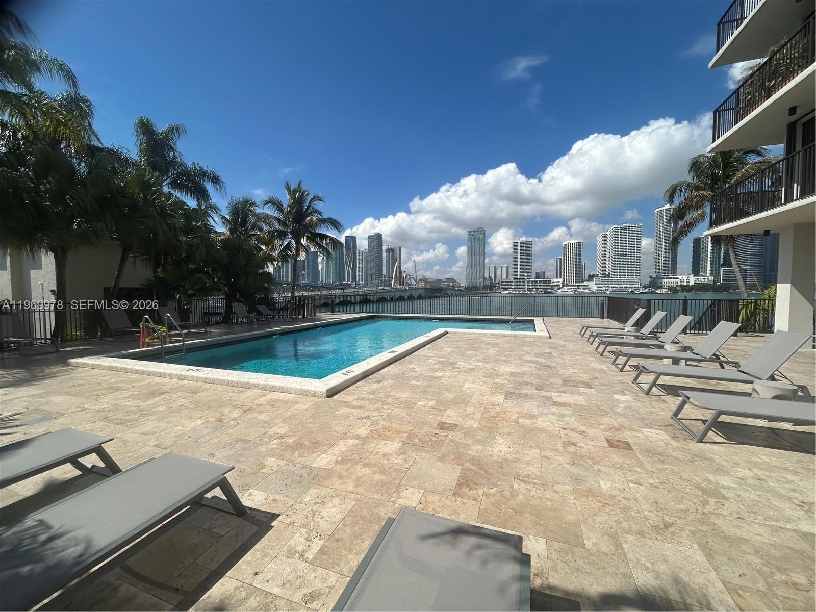 801 N Venetian Dr #802 Miami, FL 33139