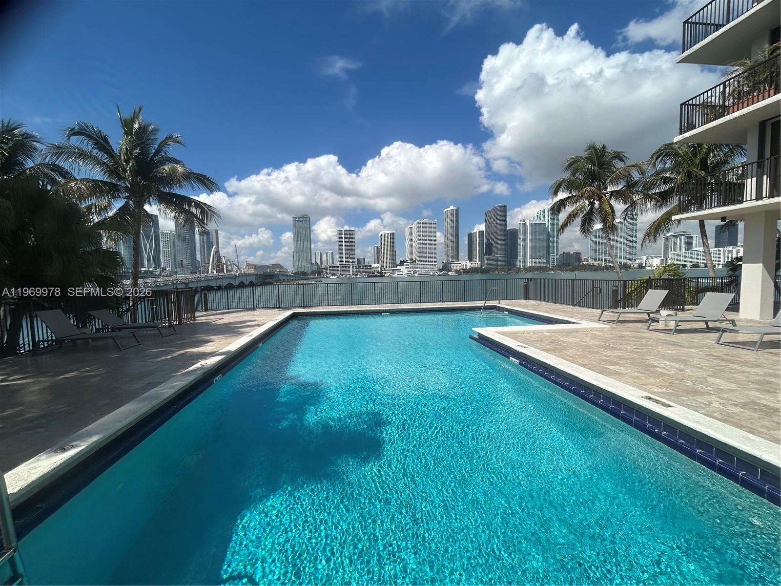 801 N Venetian Dr #802 Miami, FL 33139