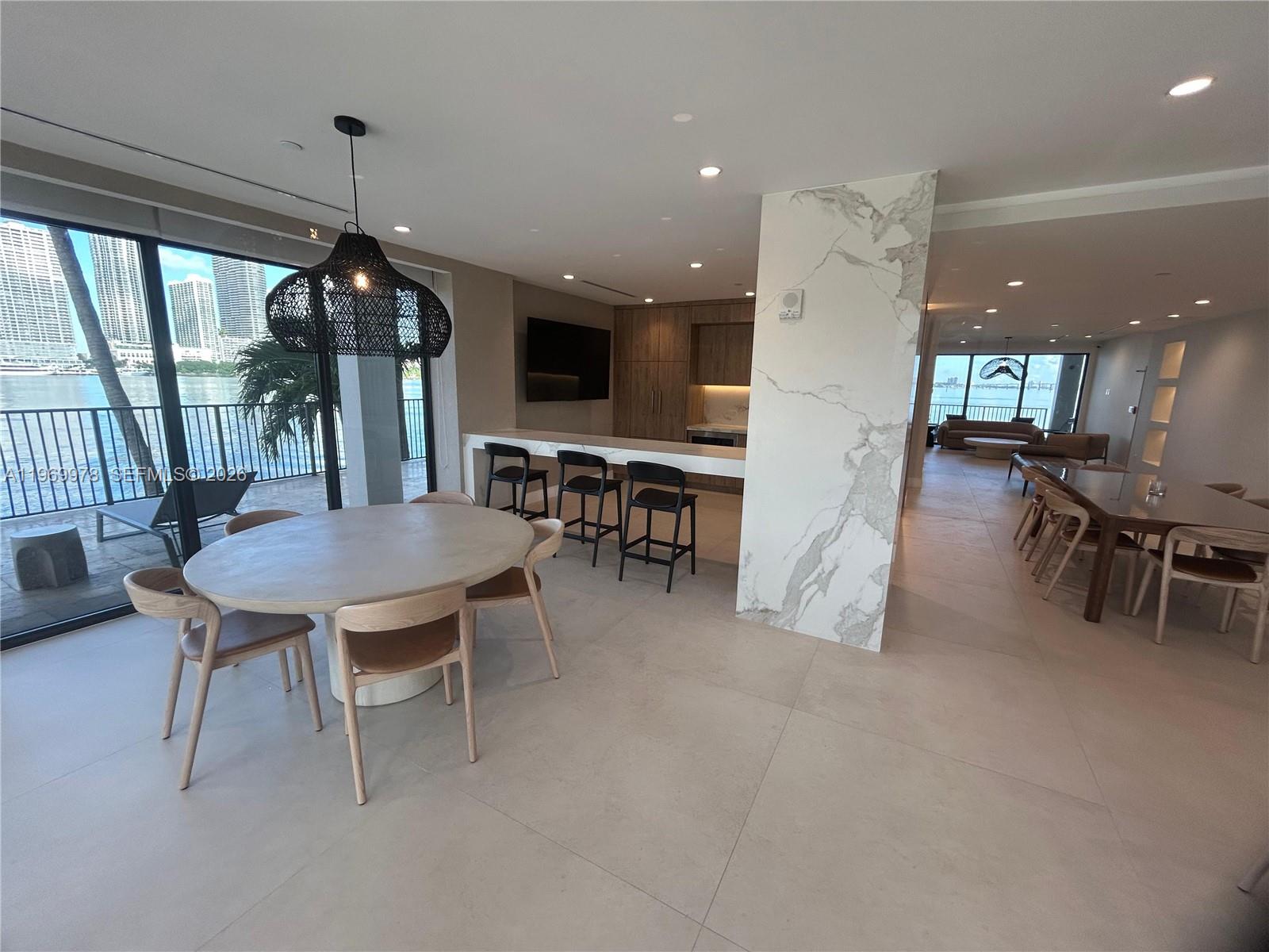 801 N Venetian Dr #802 Miami, FL 33139