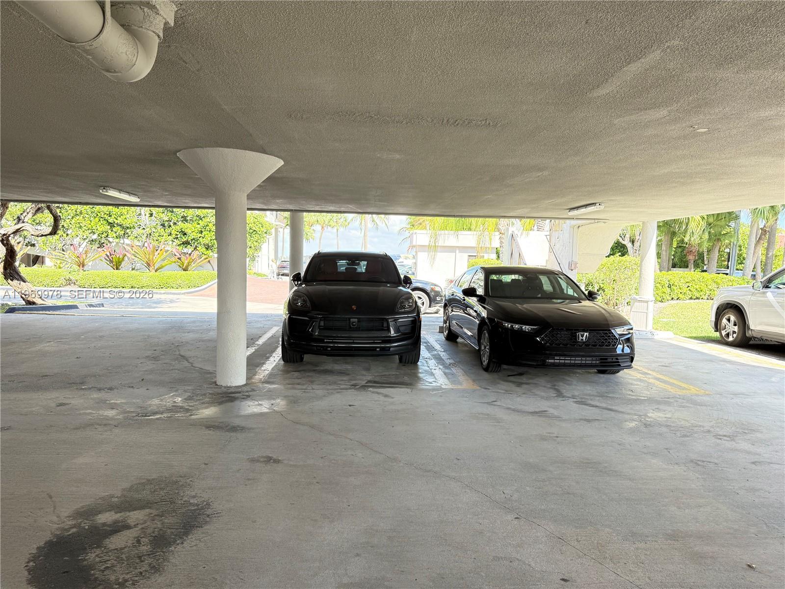 801 N Venetian Dr #802 Miami, FL 33139