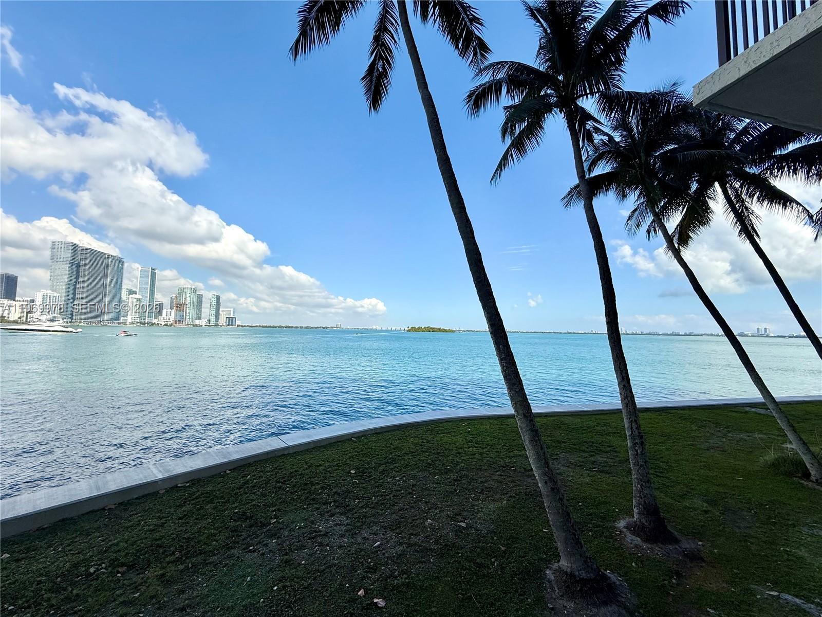 801 N Venetian Dr #802 Miami, FL 33139