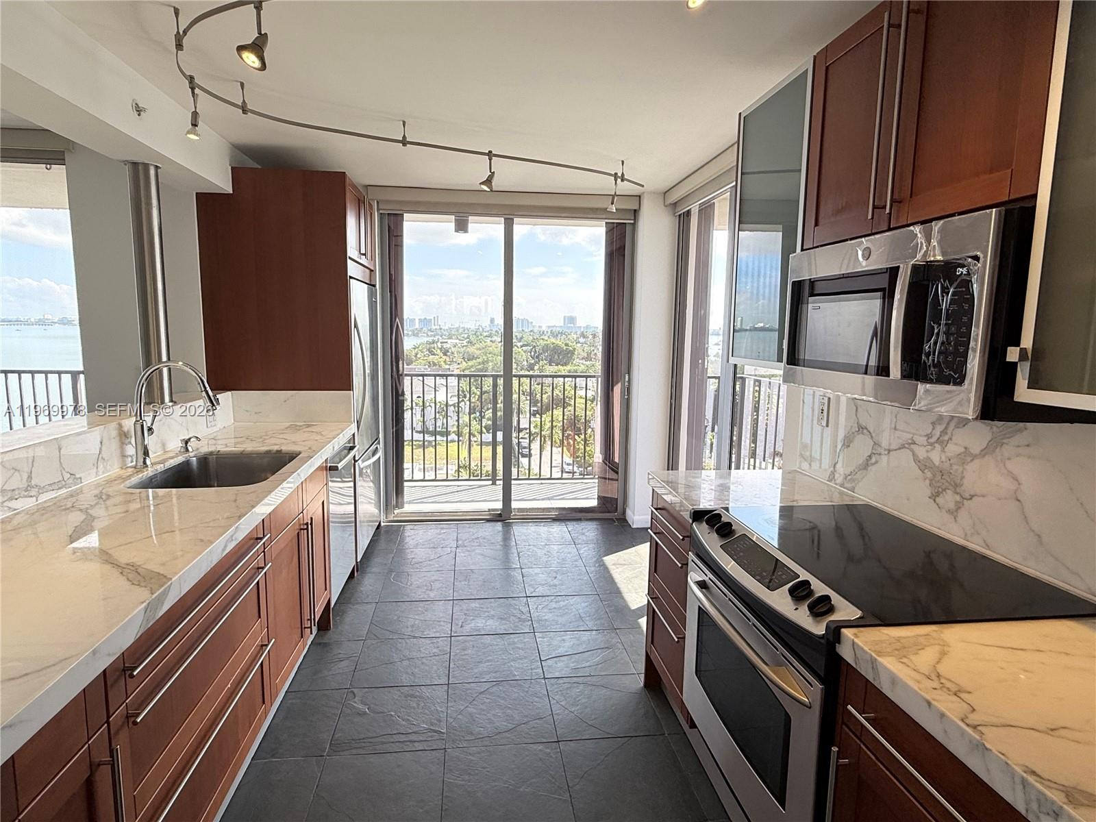 801 N Venetian Dr #802 Miami, FL 33139