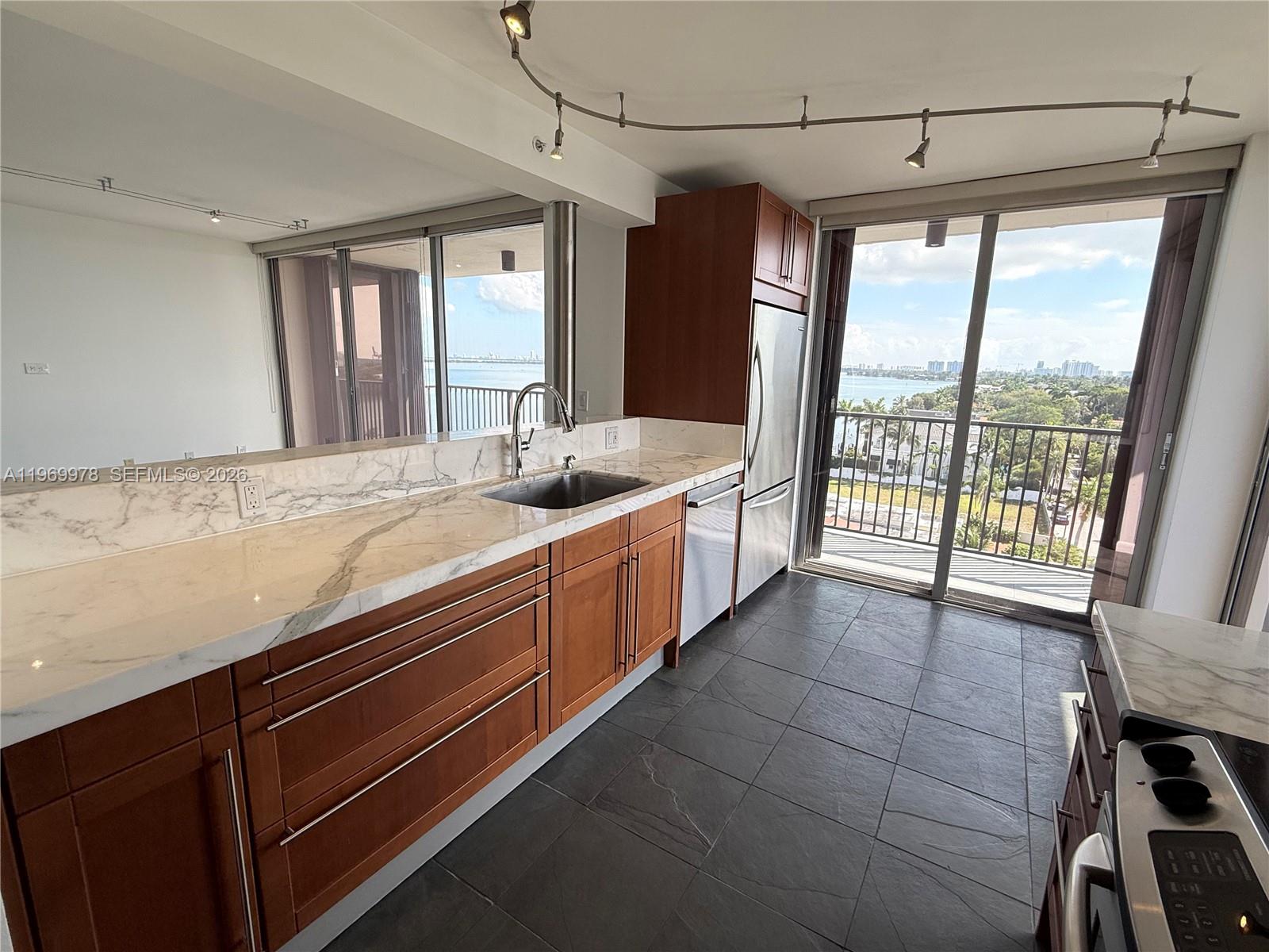 801 N Venetian Dr #802 Miami, FL 33139