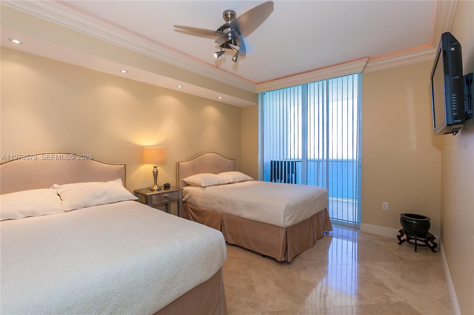 image Beach Club 312