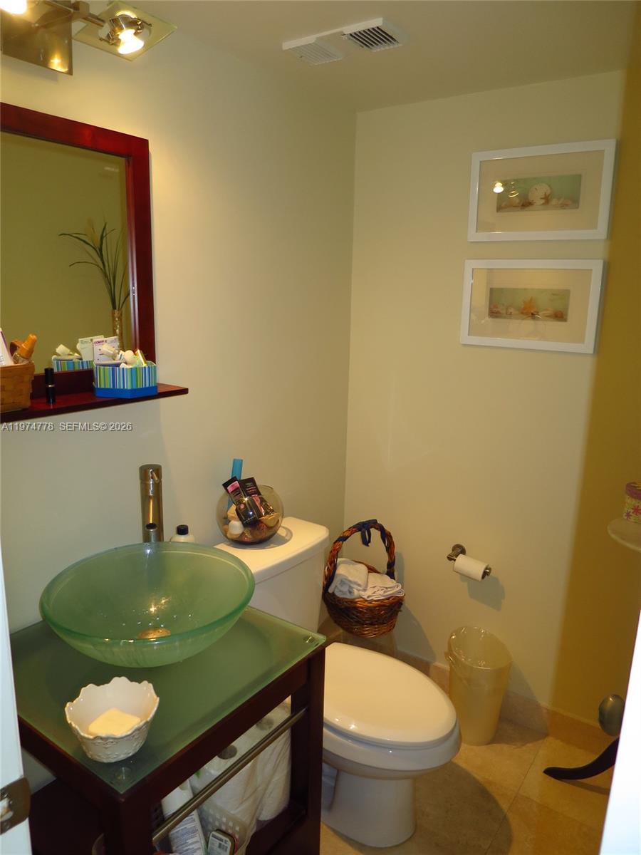 image Charter Club11