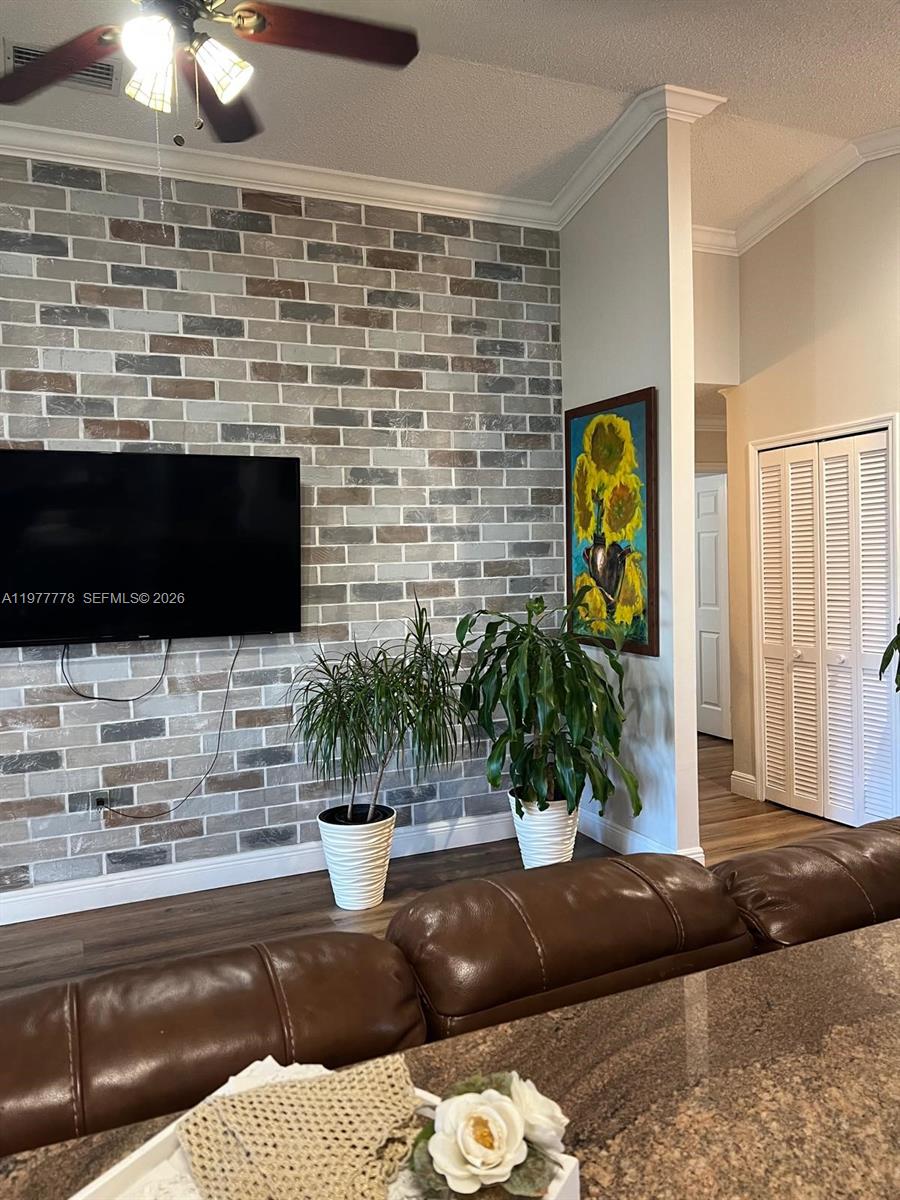 4911 SW 142nd Pl Miami, FL 33175