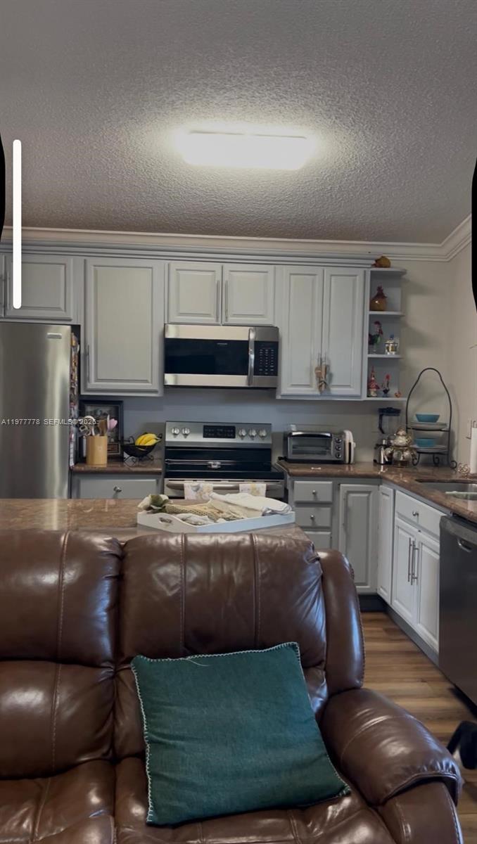 4911 SW 142nd Pl Miami, FL 33175