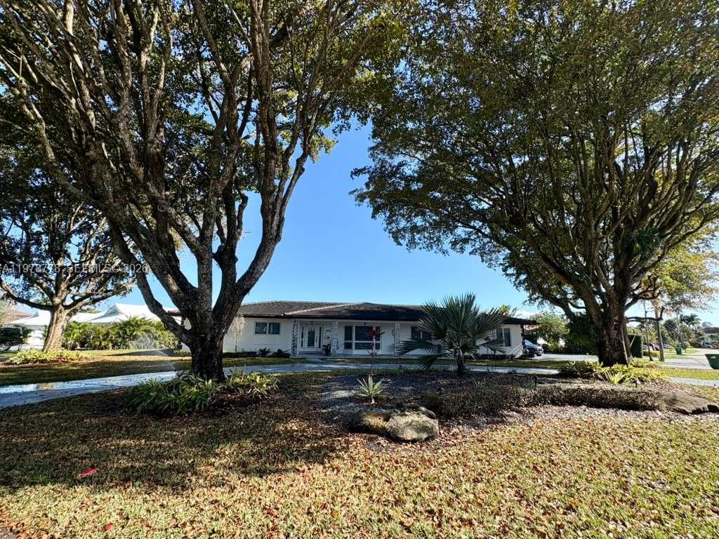 6890 Winged Foot Dr Hialeah, FL 33015