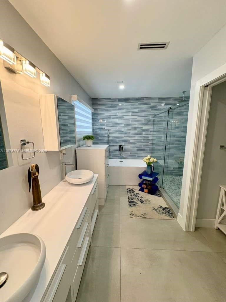 6890 Winged Foot Dr Hialeah, FL 33015