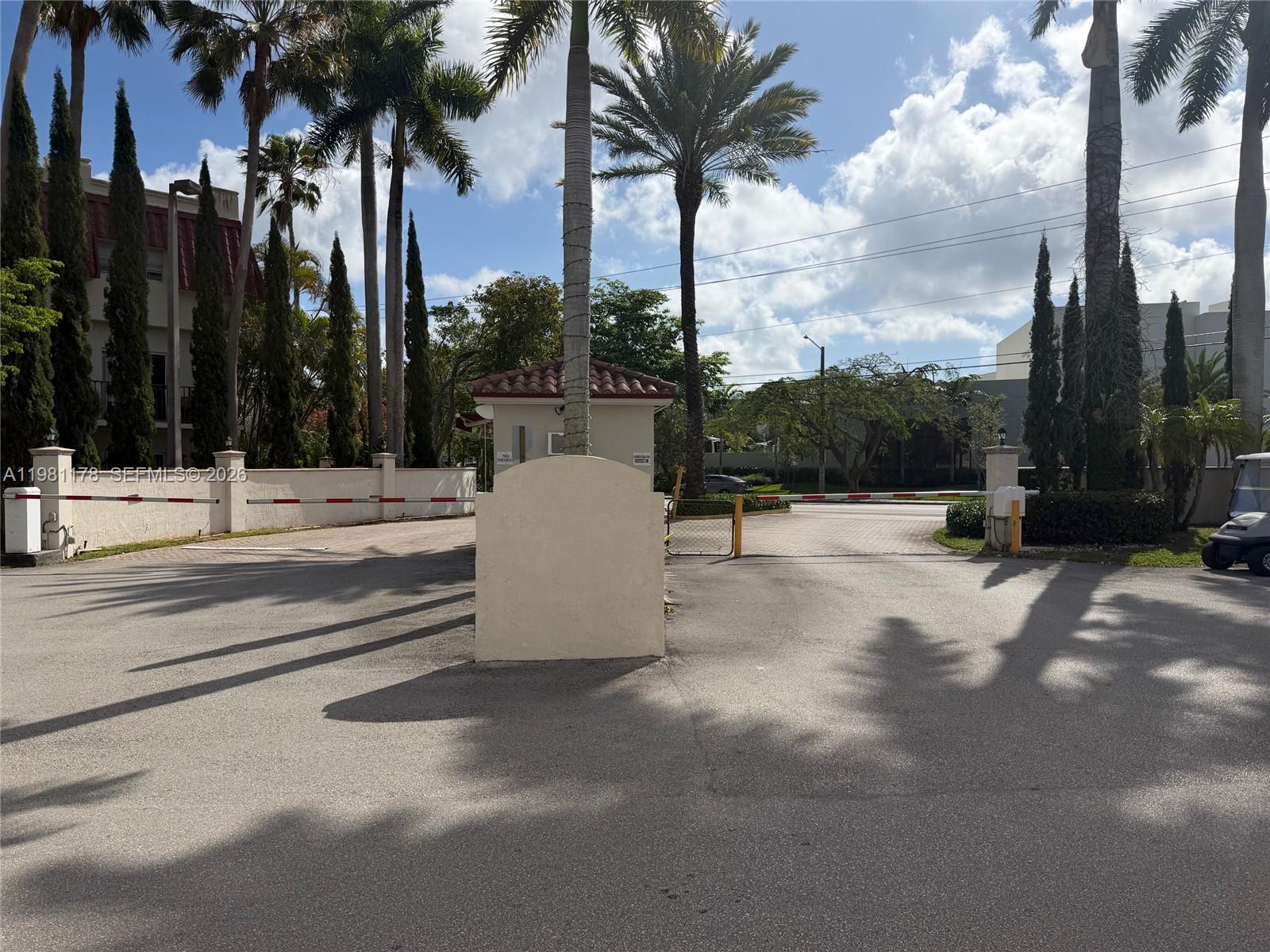 6709 N Kendall Dr #209 Pinecrest, FL 33156