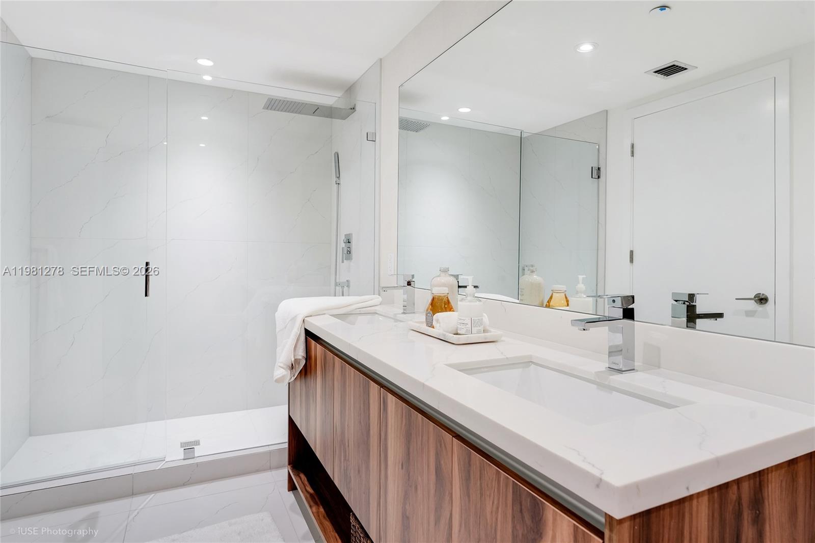 9901 W Bay Hbr Dr #303 Bay Harbor Islands, FL 33154