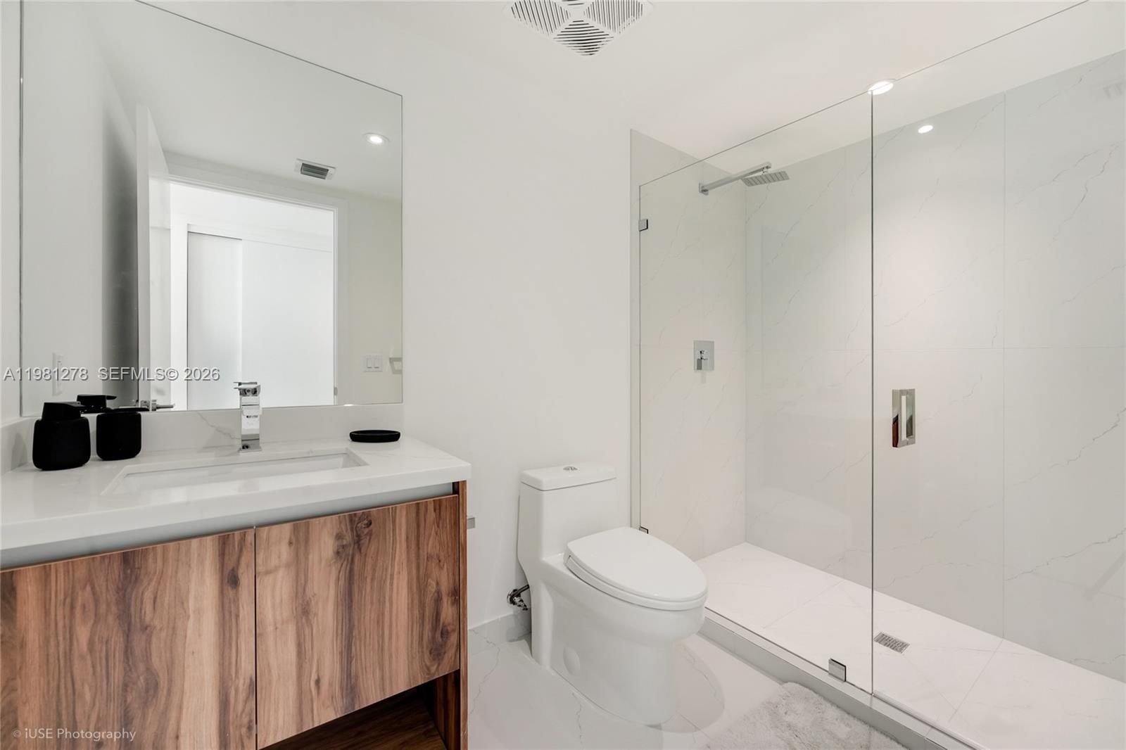 9901 W Bay Hbr Dr #303 Bay Harbor Islands, FL 33154