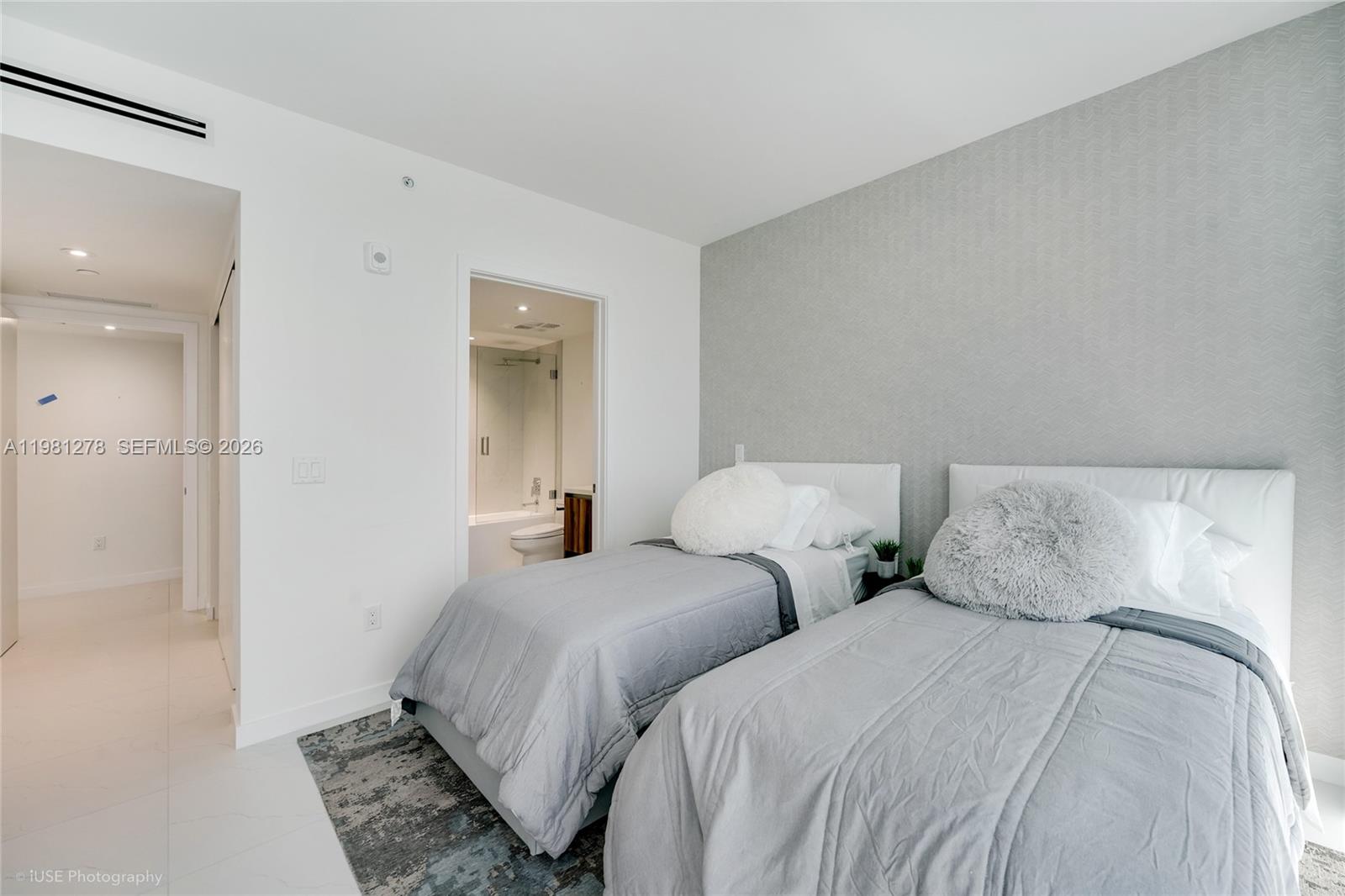 9901 W Bay Hbr Dr #303 Bay Harbor Islands, FL 33154