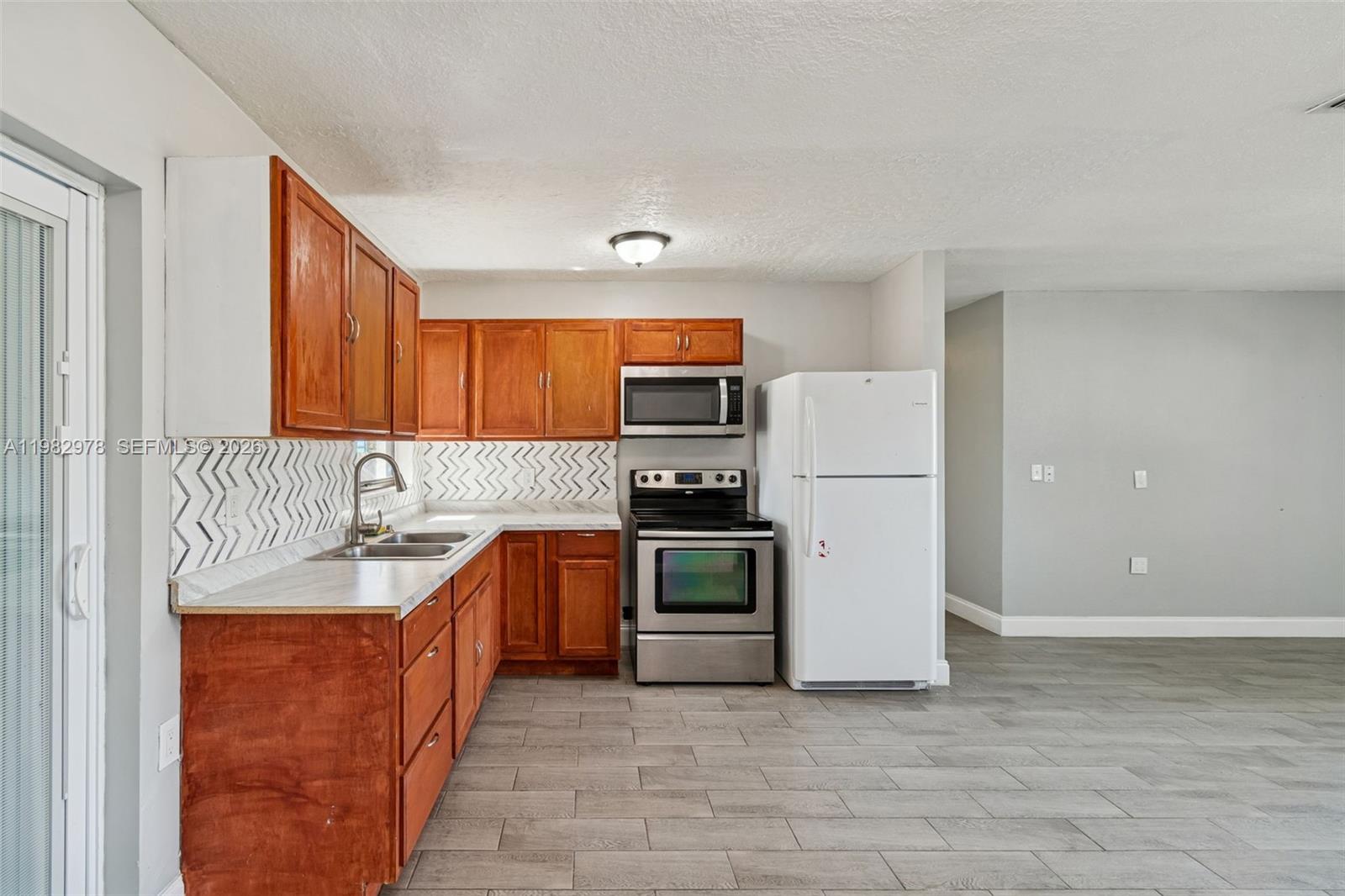 1402 Rolling Grn Dr Other, FL 32703