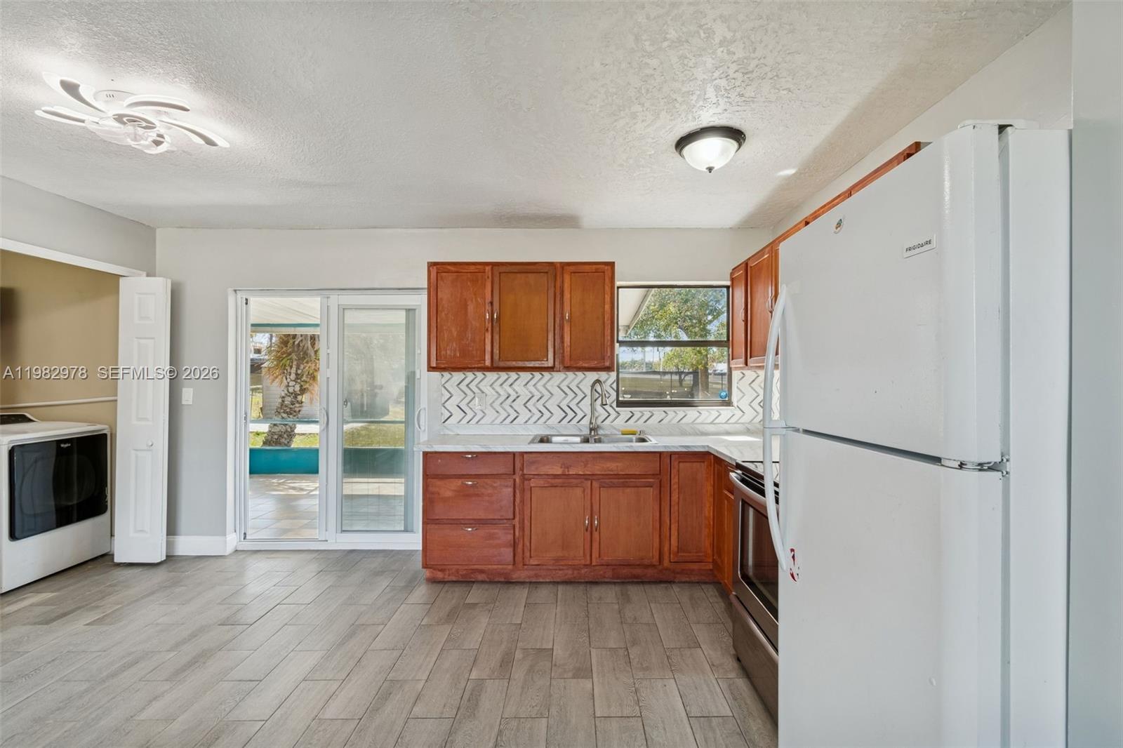 1402 Rolling Grn Dr Other, FL 32703