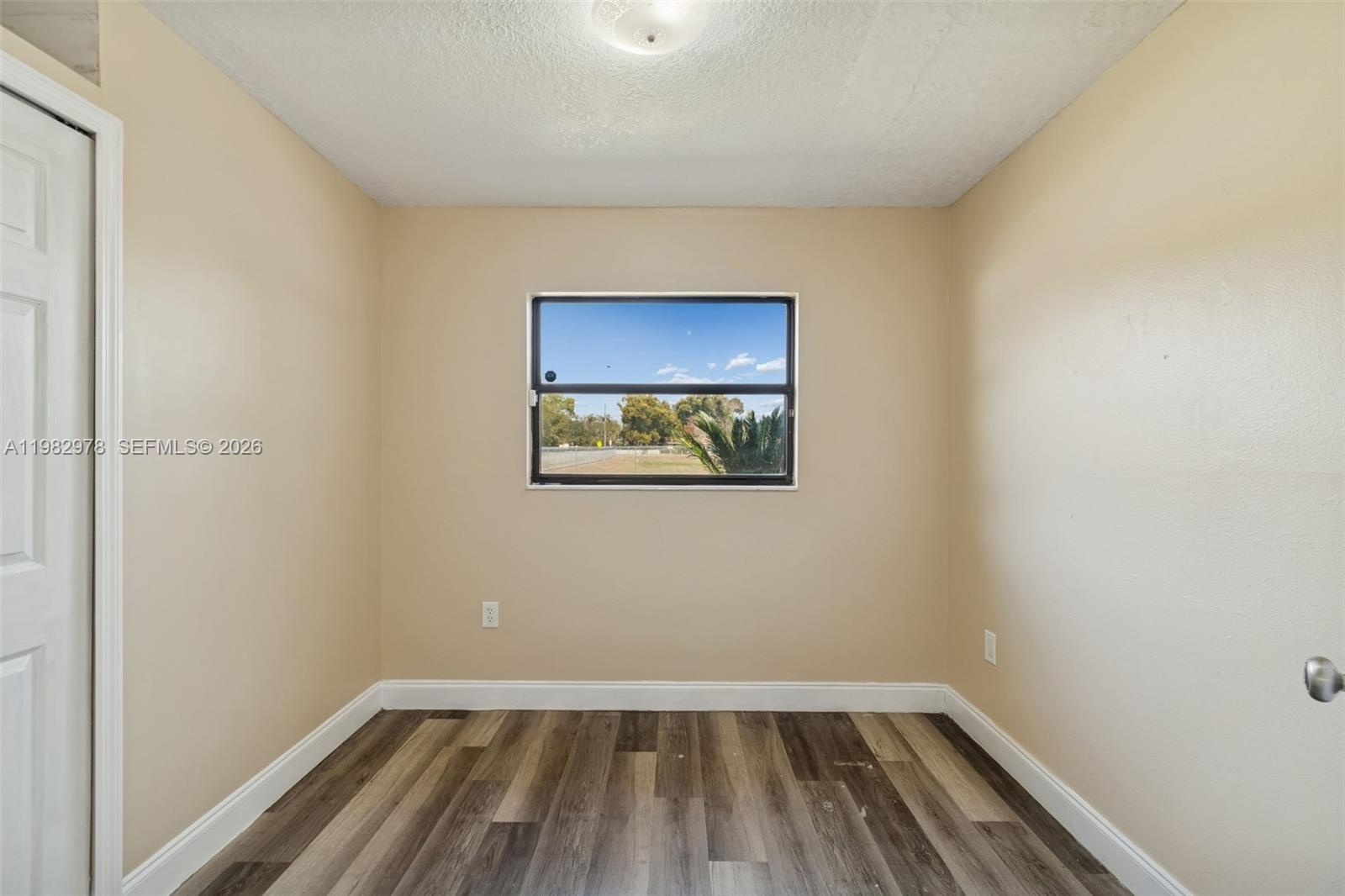 1402 Rolling Grn Dr Other, FL 32703