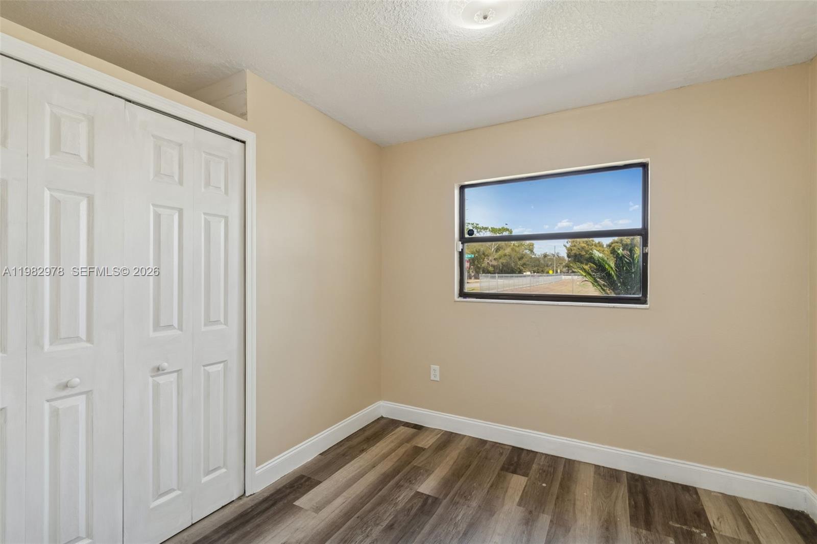 1402 Rolling Grn Dr Other, FL 32703