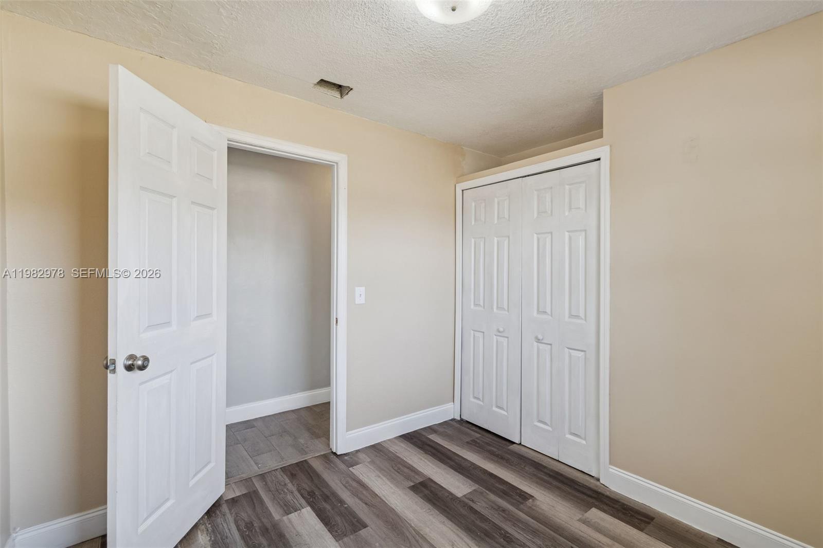 1402 Rolling Grn Dr Other, FL 32703