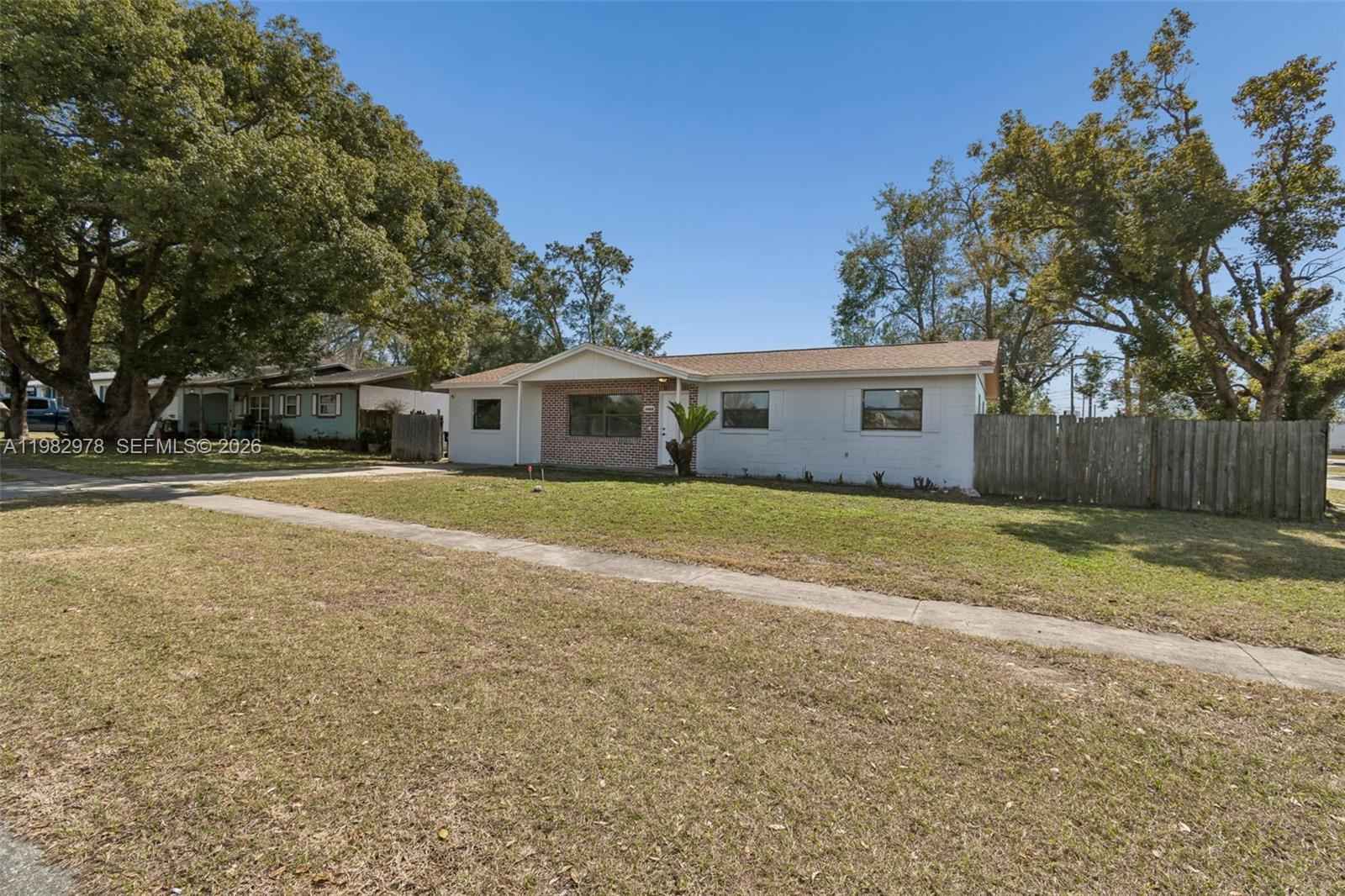 1402 Rolling Grn Dr Other, FL 32703