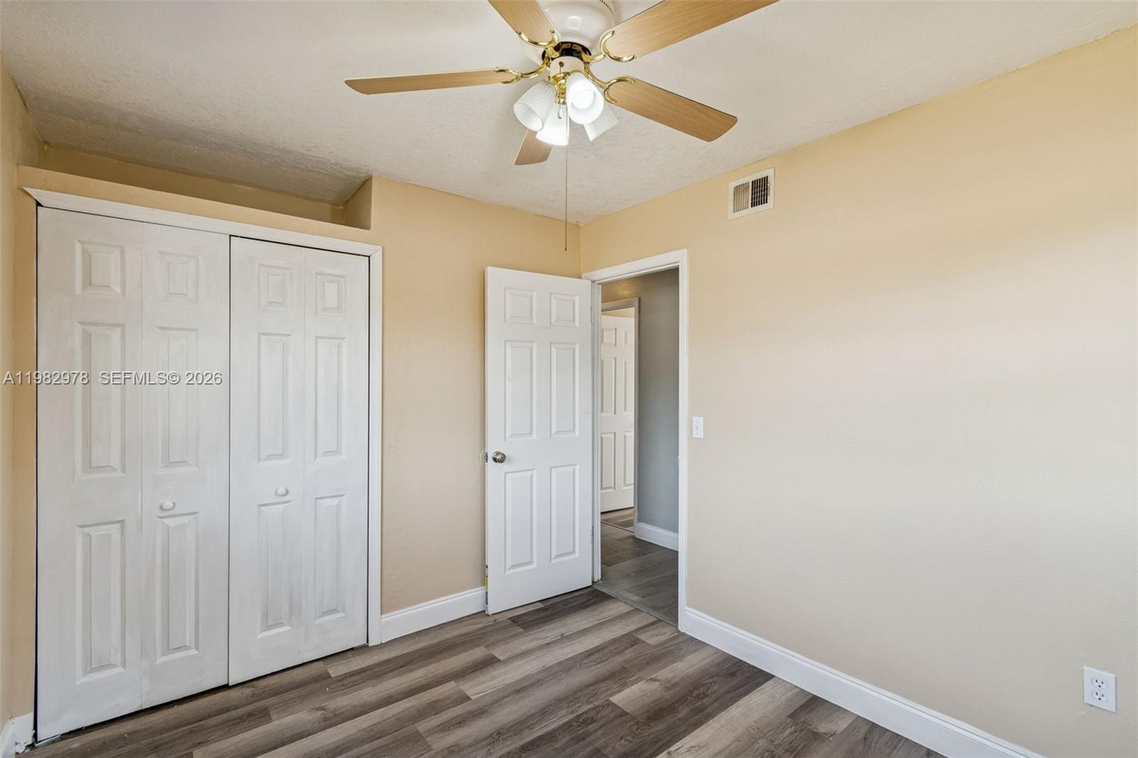 1402 Rolling Grn Dr Other, FL 32703