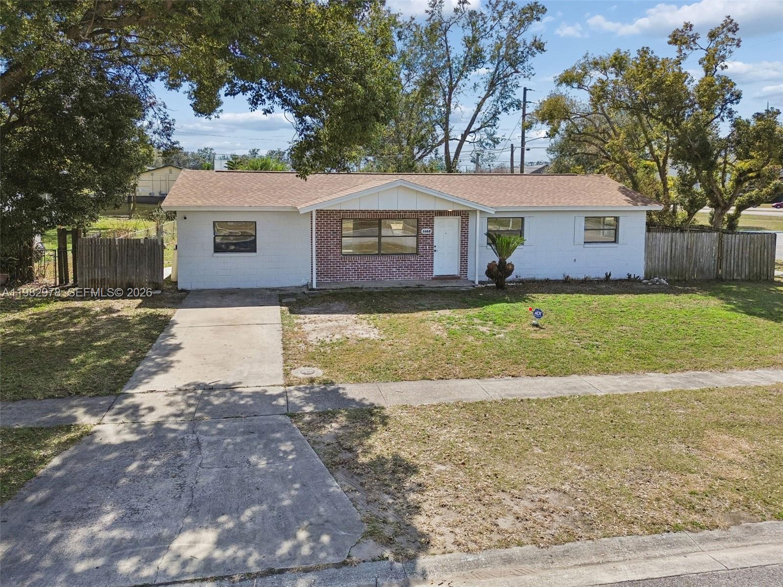 1402 Rolling Grn Dr Other, FL 32703