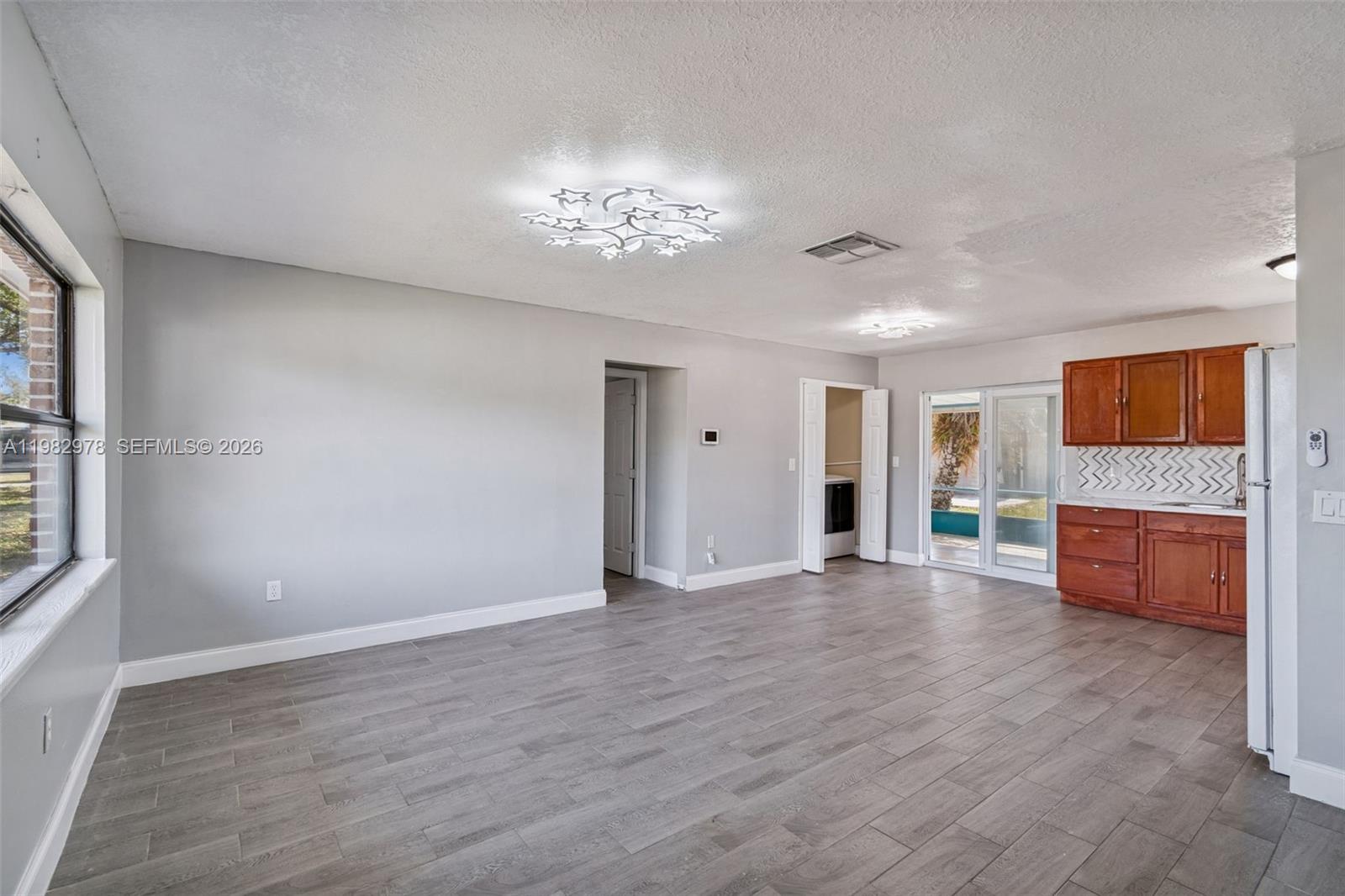 1402 Rolling Grn Dr Other, FL 32703