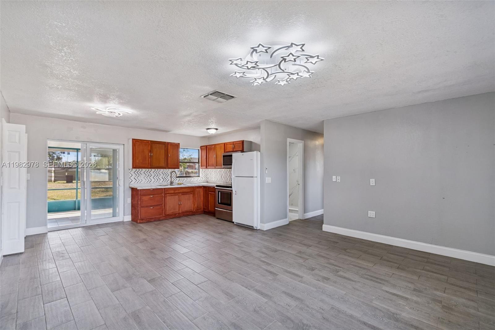 1402 Rolling Grn Dr Other, FL 32703