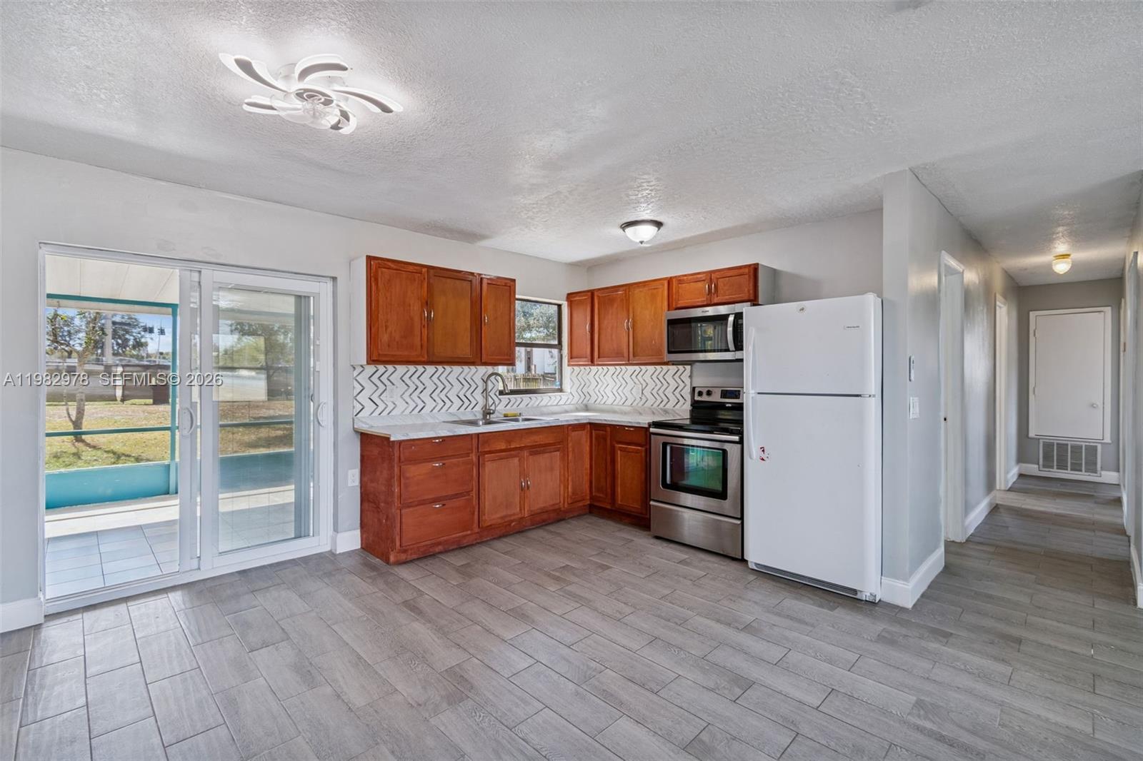 1402 Rolling Grn Dr Other, FL 32703