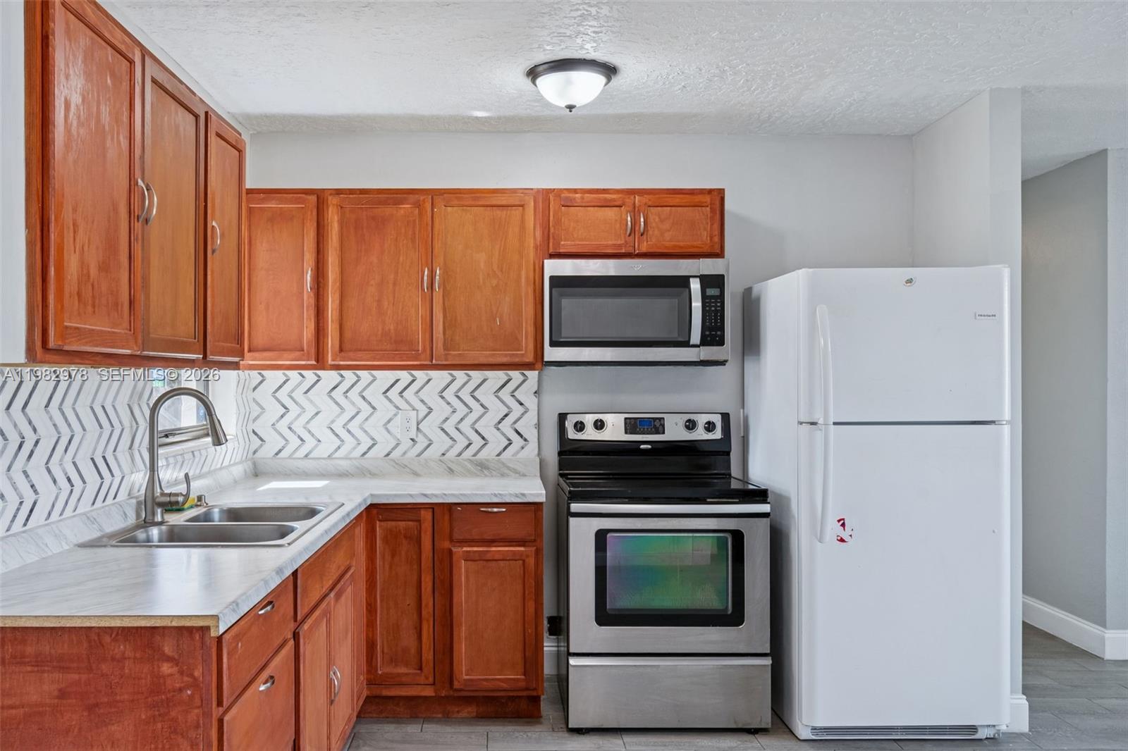 1402 Rolling Grn Dr Other, FL 32703