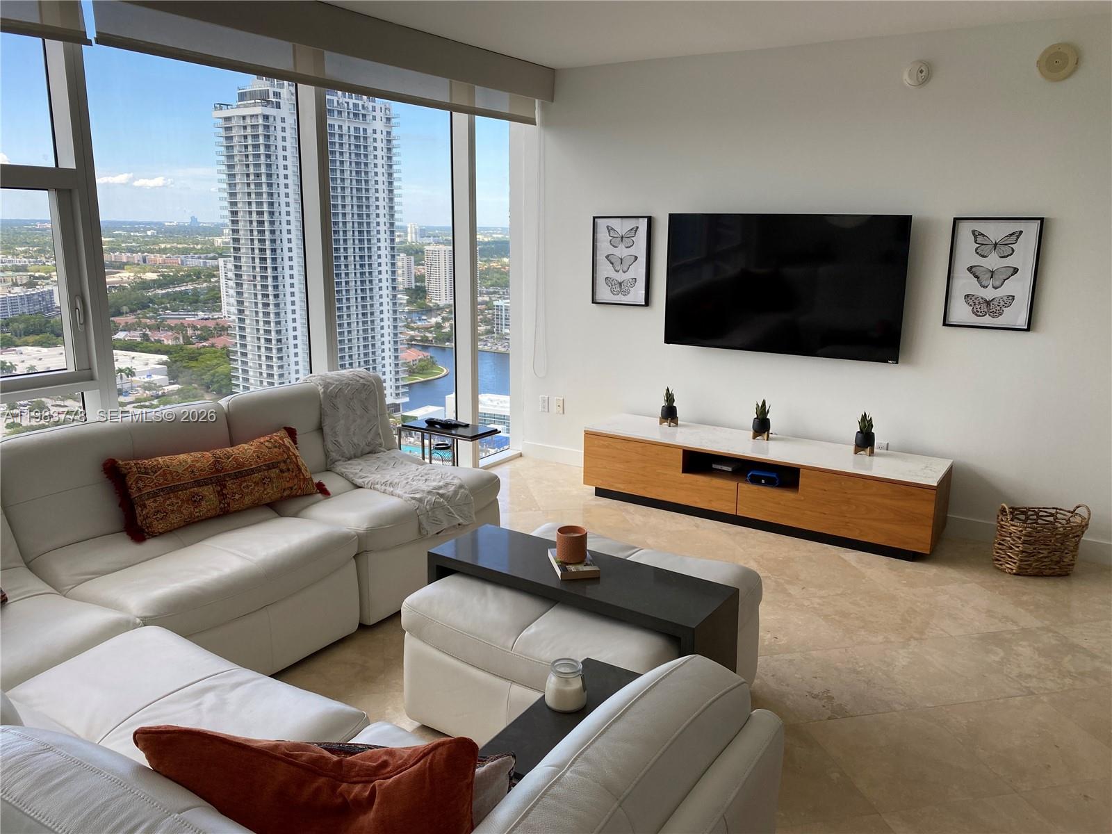 image Beach Club 211