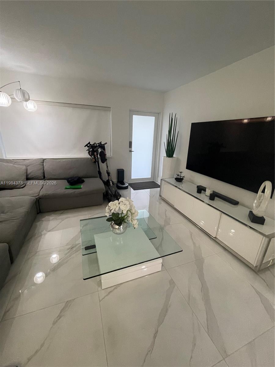 926 Michigan Ave #3 Miami Beach, FL 33139