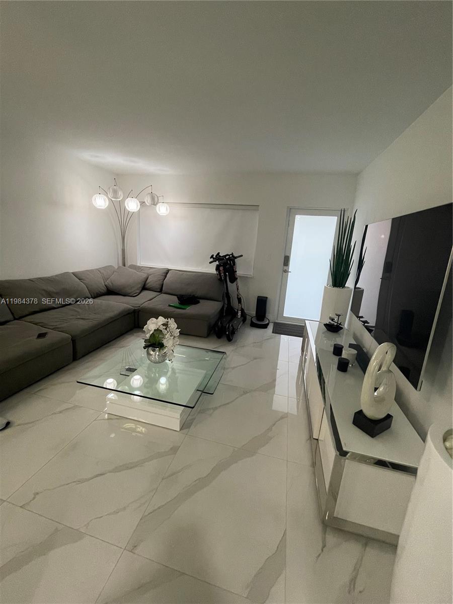 926 Michigan Ave #3 Miami Beach, FL 33139
