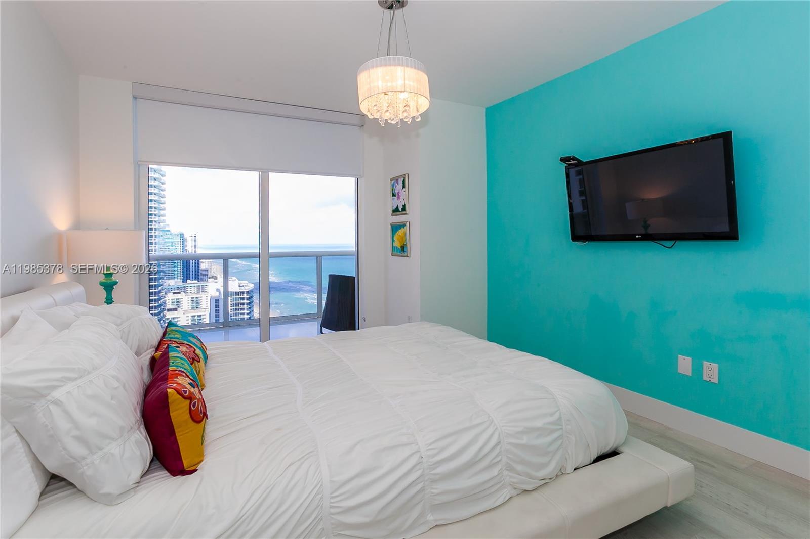 image Beach Club 210