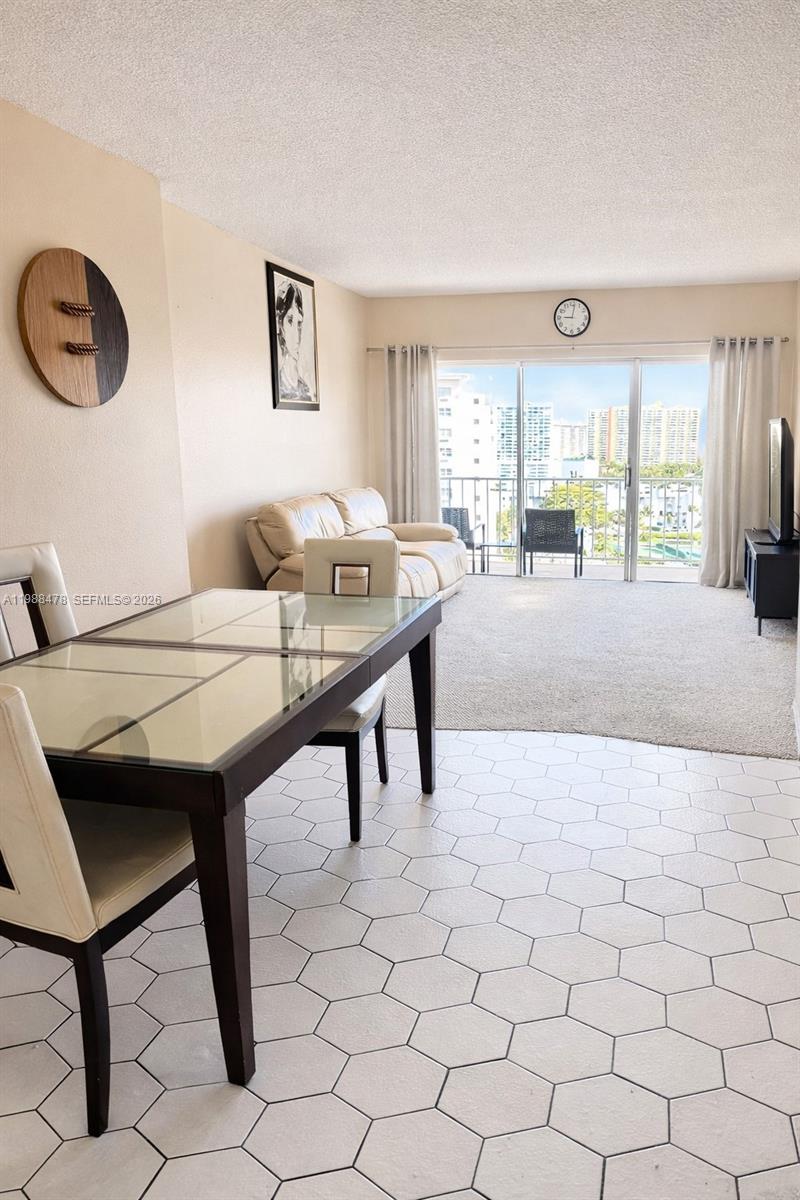 image Arlen House West9