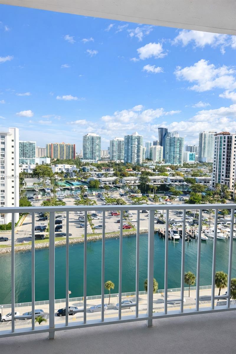 image Arlen House West5