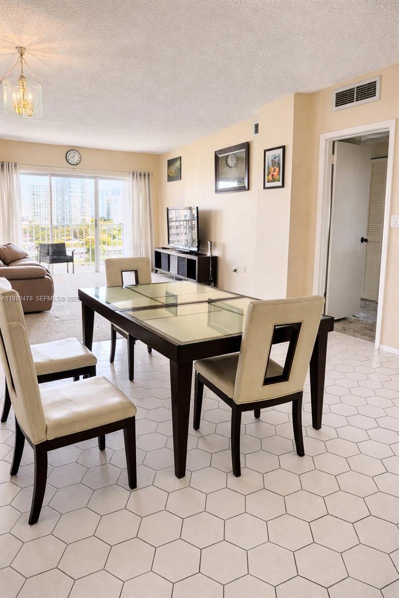 image Arlen House West8