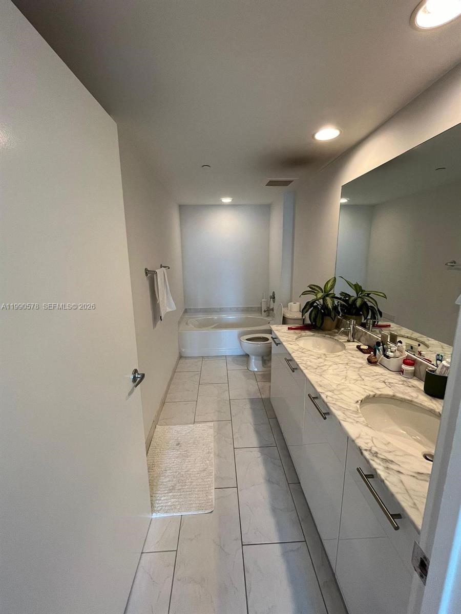 image The Plaza on Brickell West10