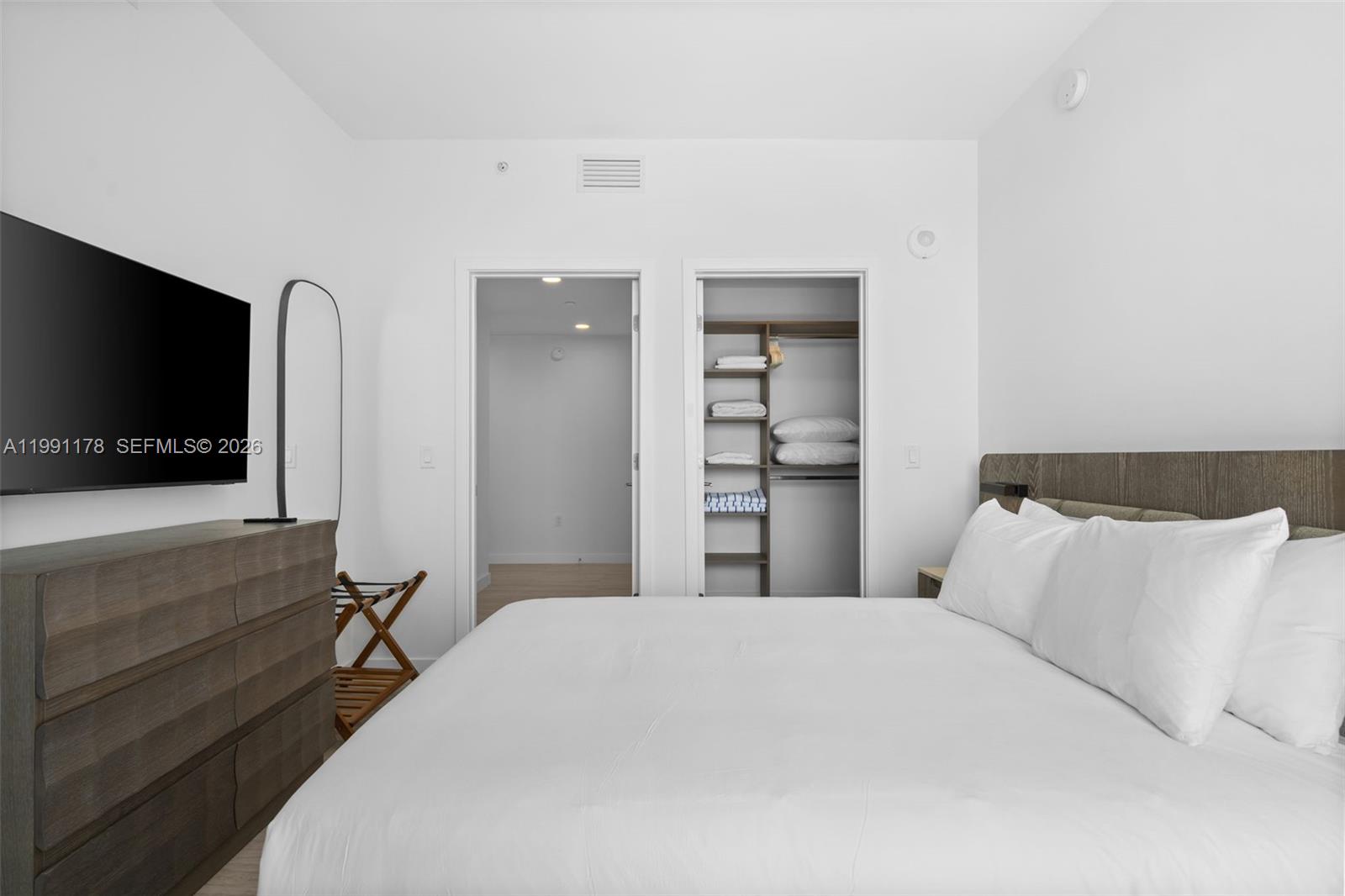 580 72nd St #1402 Miami Beach, FL 33141