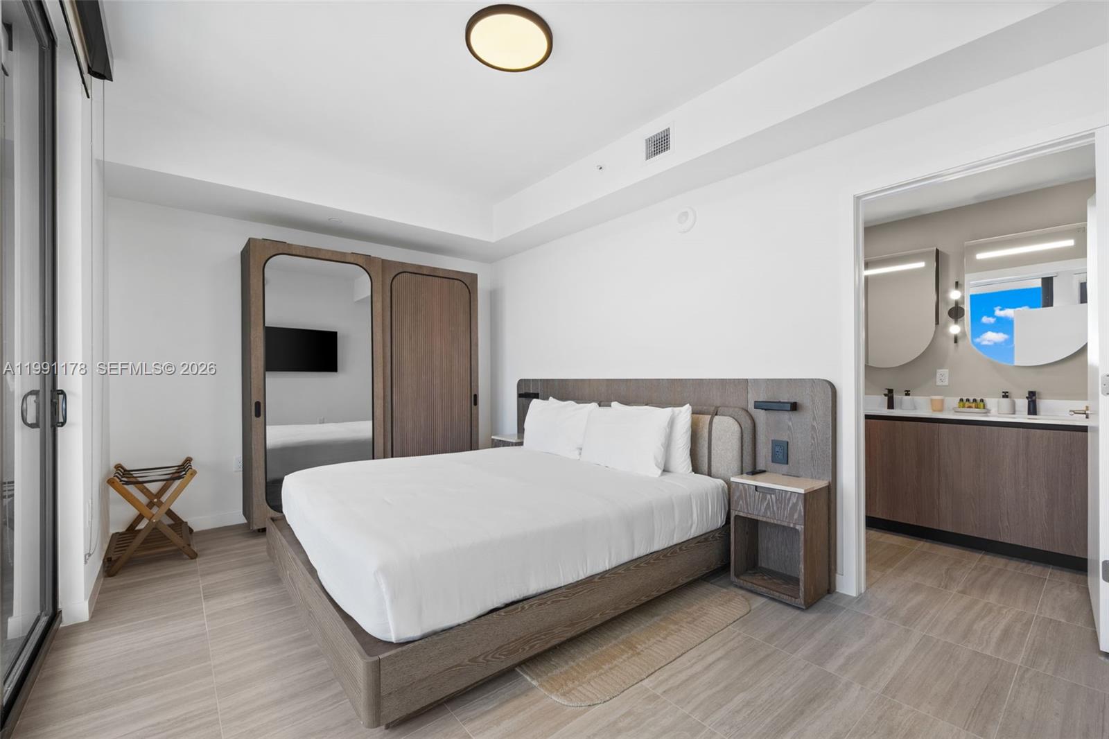 580 72nd St #1402 Miami Beach, FL 33141