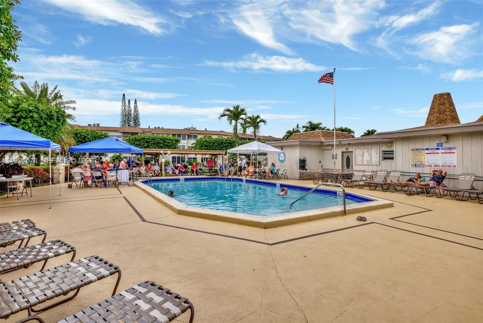 4705 NW 35th St #501 Lauderdale Lakes, FL 33319