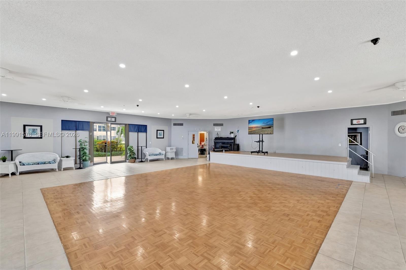 4705 NW 35th St #501 Lauderdale Lakes, FL 33319