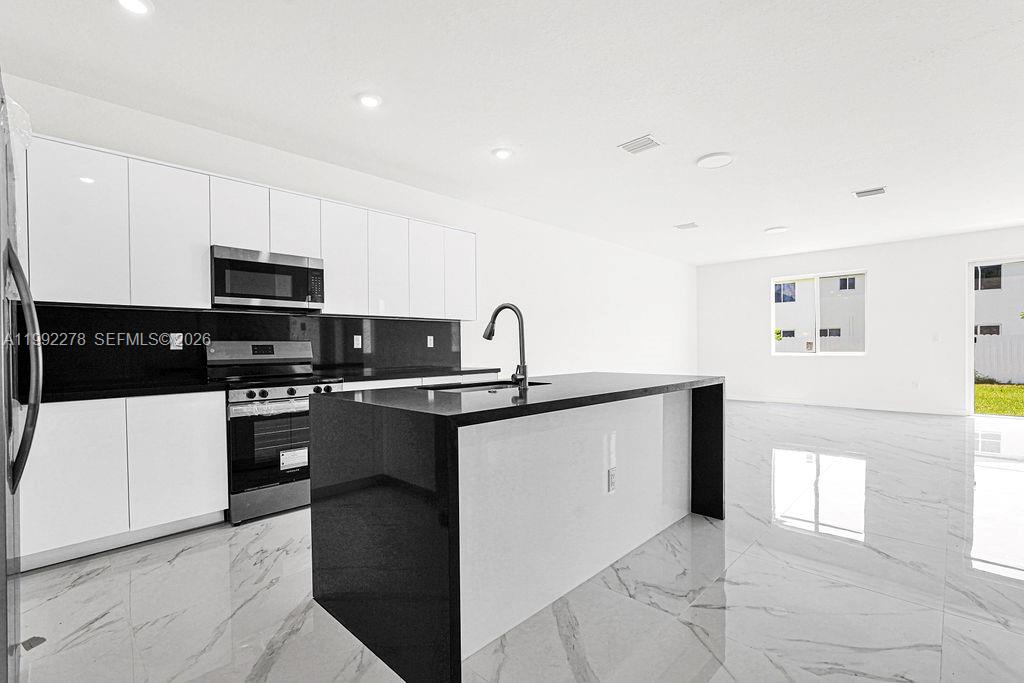 22555 SW 125th Ave Miami, FL 33170