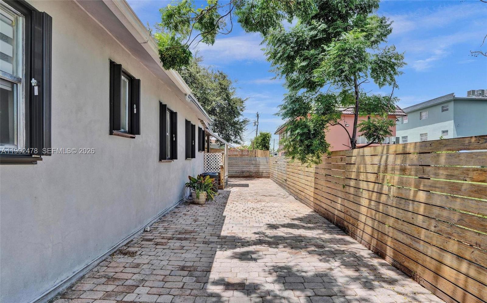 2135 SW 4th St Miami, FL 33135