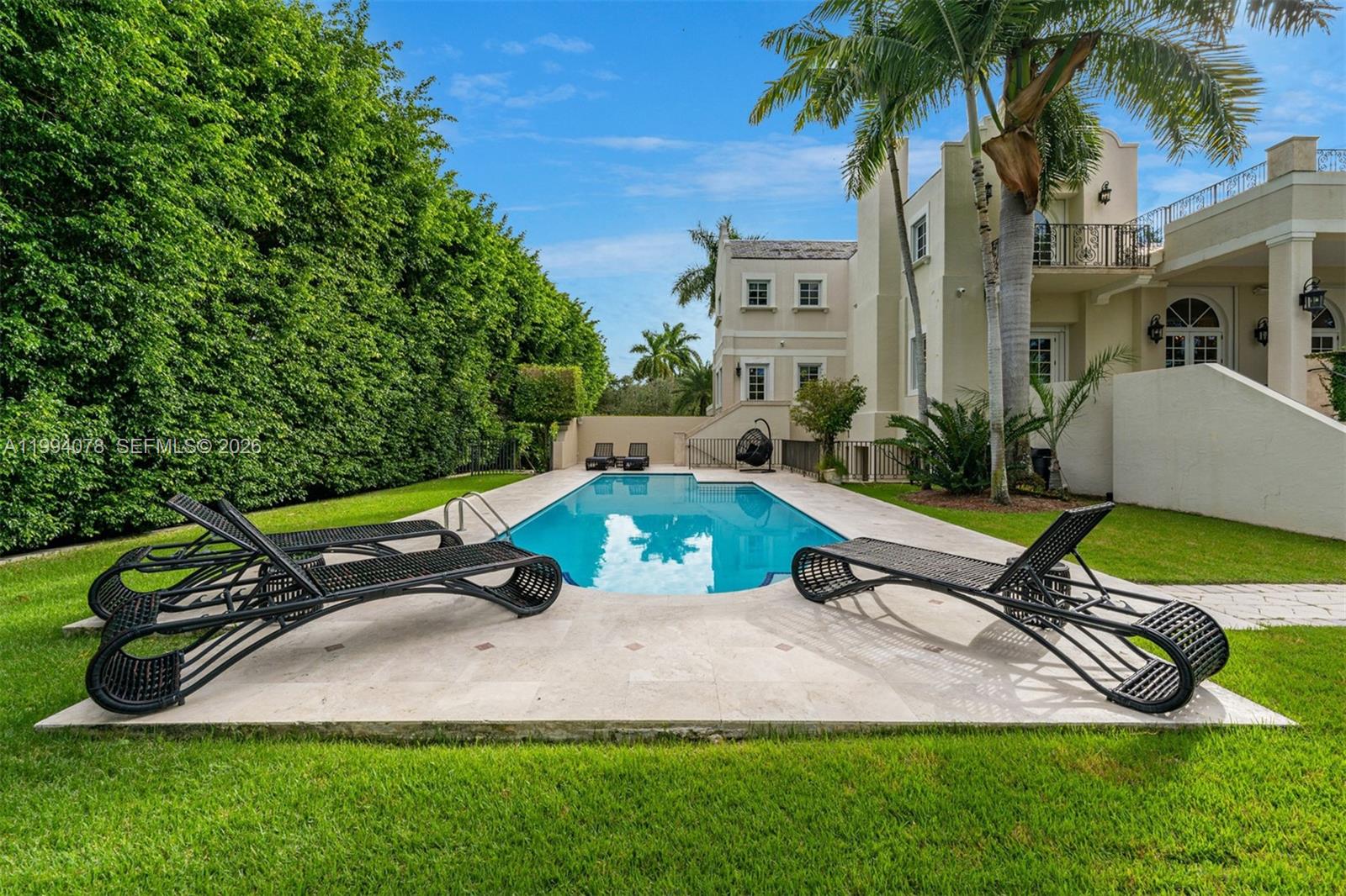 585 Arvida Pkwy Coral Gables, FL 33156