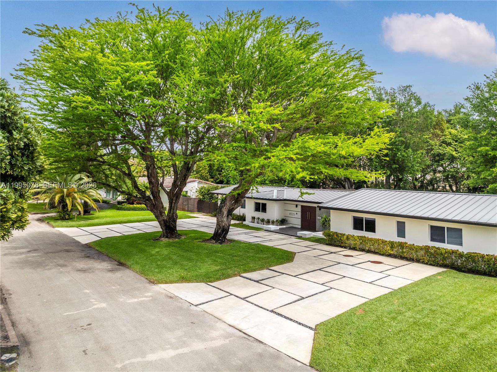 8525 SW 54th Ct Miami, FL 33143