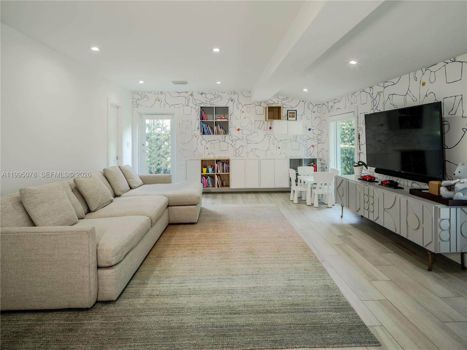 8525 SW 54th Ct Miami, FL 33143