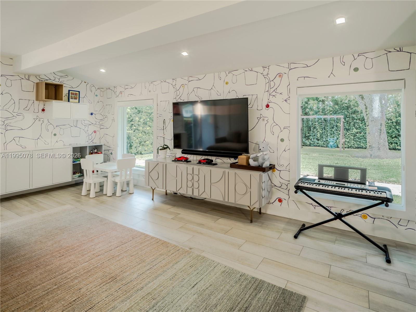 8525 SW 54th Ct Miami, FL 33143